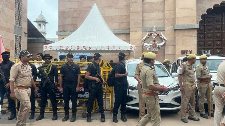 farasa-kara-raha-cakaramanae-kamada-ka-haval-gata-nabra-cara_1691217352