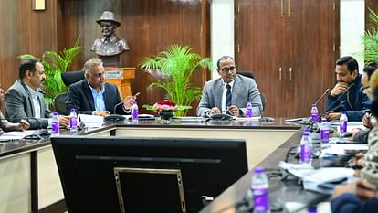 uttarakhand-meeting-chief-electoral-officer-dr-bvrc-purushottam-taking-meeting_1708237547 (1)