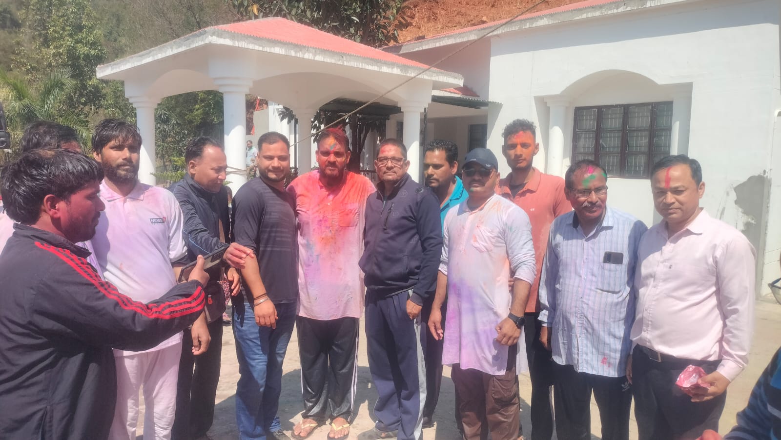 uk-rpg-01-dm-holi-vis-byte-uk10030_25032024172719_2503f_1711367839_412