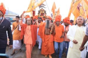 परमार्थ-निकेतन-शिविर-महाकुम्भ-प्रयागराज-में-शिवाजी-की-डोली-के.jpg