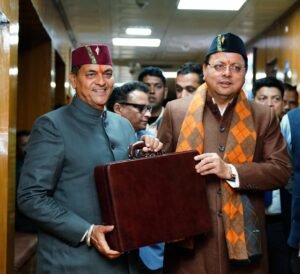 मुख्यमंत्री-ने-उत्तराखण्ड-के-रजत-जयंती-वर्ष-में-बजट-पेश.jpg