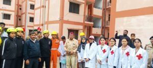 1740841181_मॉकड्रिल-के-तहत-इंडियन-रेडक्रॉस-स्वयंसेवकों-ने-आपदा-के-दौरान.jpg