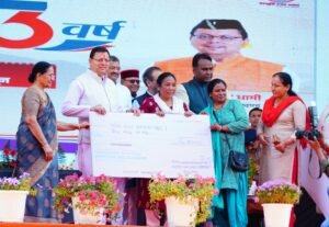तीन-साल-के-जश्न-से-निकलीं-रोजगार-की-तीन-गारंटी.jpg