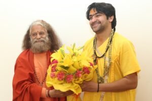 स्वामी-चिदानन्द-सरस्वती-जी-और-बागेश्वर-धाम-पीठाधीश्वर-श्री-धीरेन्द्र.jpg