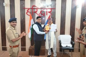 1746015631_633_सेवानिवृत-हो-रहे-जवानों-को-हरिद्वार-पुलिस-ने-दी-यादगार.jpg