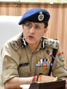 चार-धाम-यात्रा-2025–-पुलिस-महानिदेशक-उत्तराखंड-ने-ऋषिकेश-मुनि.jpg