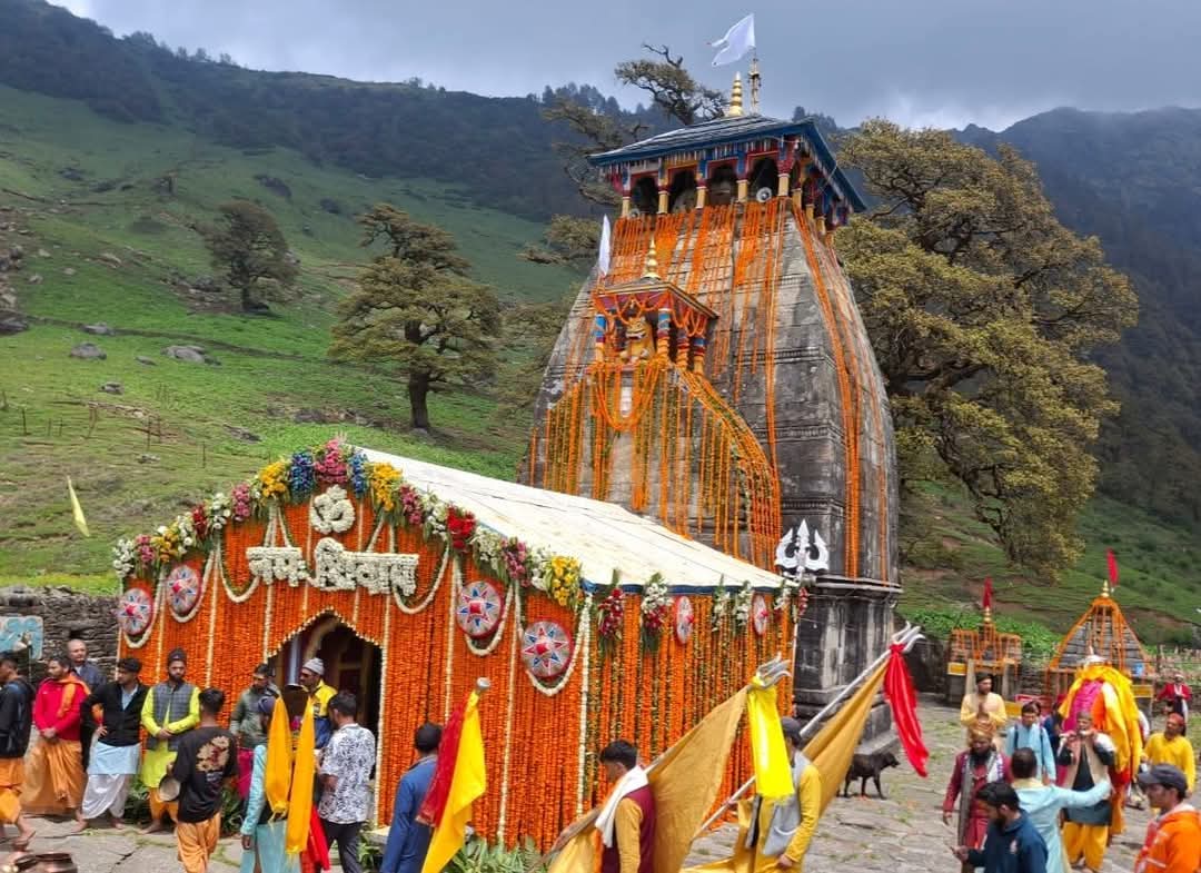 नमस्ते भगवान रुद्र भास्करामित तेजसे।  नमो भवाय देवाय रसायाम्बुमयात्मने॥