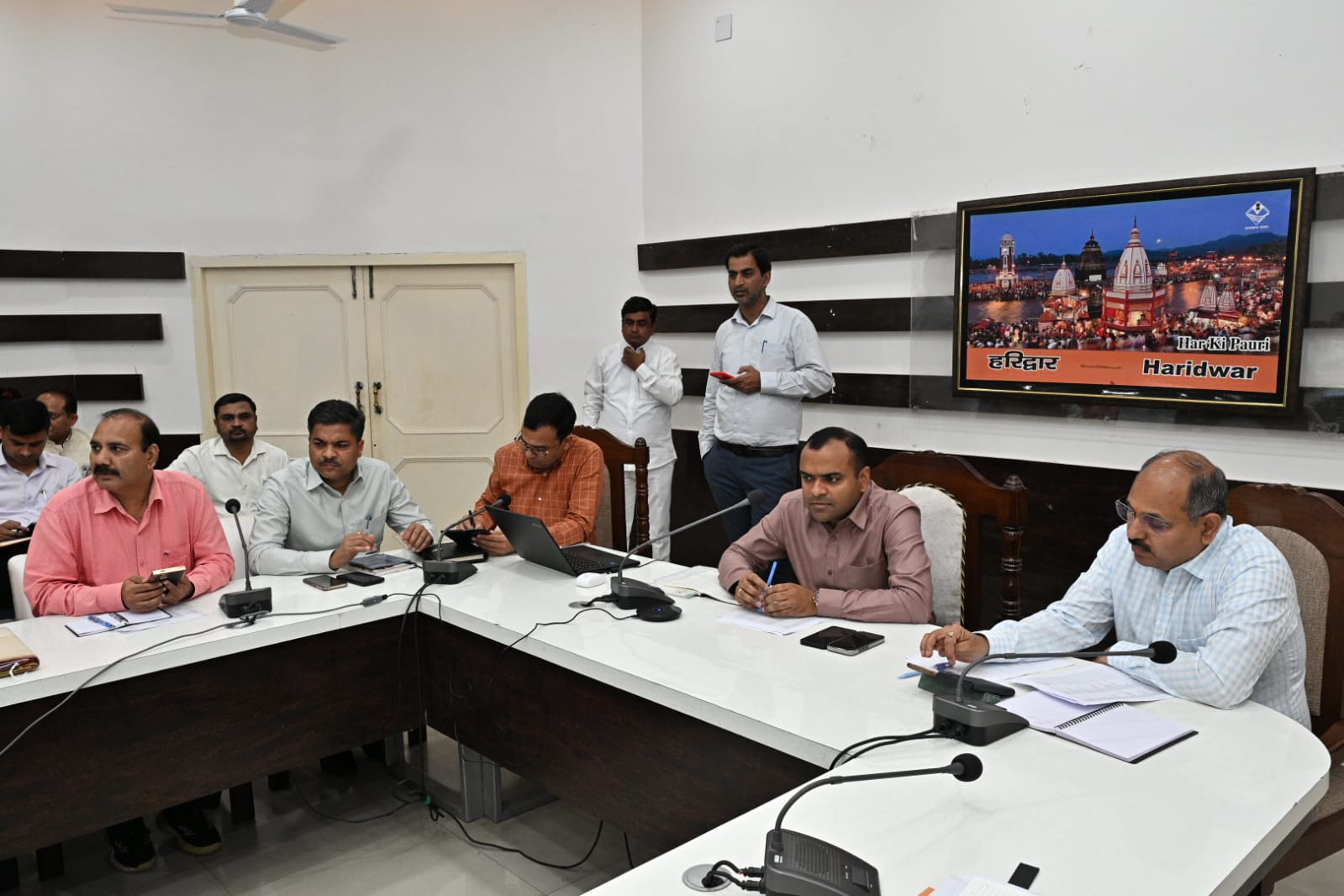 सीएम हेल्पलाइन की शिकायतों में लापरवाही पर डीएम सख्त, 15 दिन में निस्तारण के निर्देश