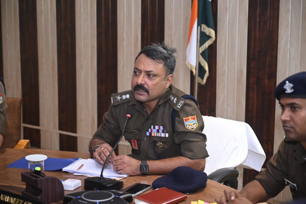 1792861215_एसएसपी-नवनीत-सिंह-की-अध्यक्षता-में-अपराध-गोष्ठी-आयोजित.jpeg