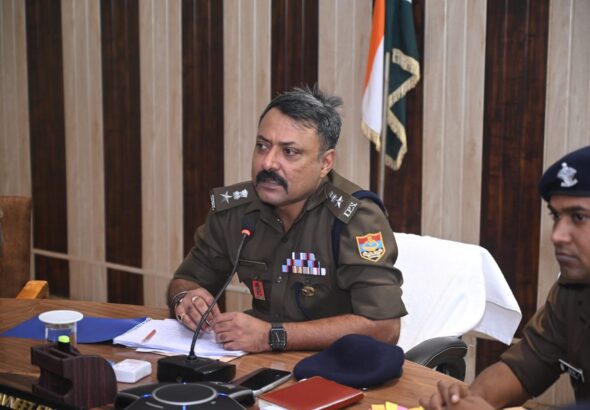 1792861215_एसएसपी-नवनीत-सिंह-की-अध्यक्षता-में-अपराध-गोष्ठी-आयोजित.jpeg