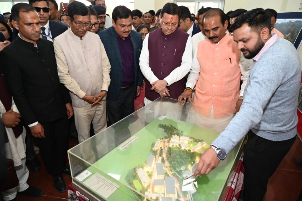 1792928352_मुख्यमंत्री-धामी-ने-किया-पिथौरागढ़-मेडिकल-कॉलेज-का-स्थलीय-निरीक्षण.jpeg