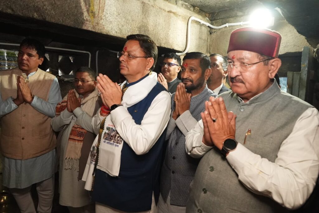 1793026029_मुख्यमंत्री-पुष्कर-सिंह-धामी-ने-आदिबद्री-मंदिर-में-की-पूजा-अर्चना.jpg