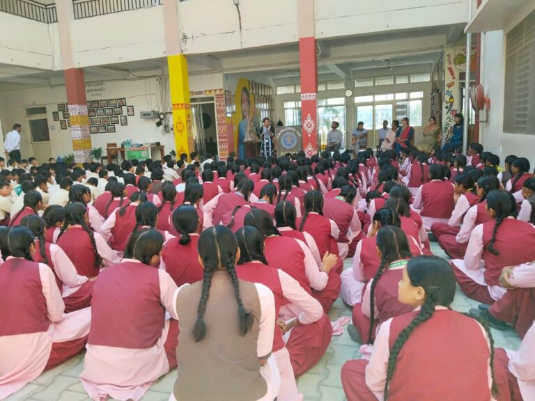 1793028862_एकलव्य-आवासीय-विद्यालय-खटीमा-एवं-बाजपुर-में-सुरक्षित-बचपन-अभियान.jpeg