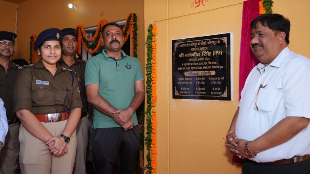1793029694_क्षेत्रीय-निवासियों-और-पुलिस-कर्मियों-को-मिली-नई-पुलिस-चौकी.jpeg