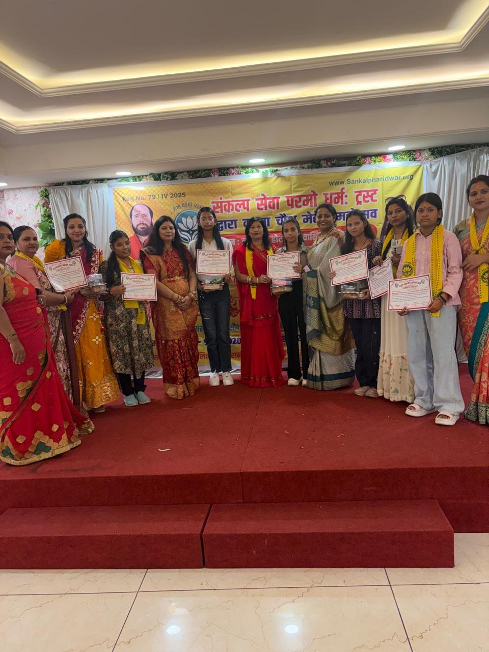 1793102660_करवाचौथ-मेहंदी-महोत्सव-में-सजी-हुनर-की-महफिल-बेटियों-की.jpg