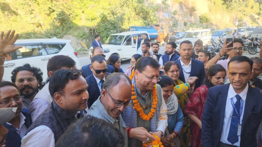1793188749_सीएम-धामी-सड़क-मार्ग-से-देहरादून-जा-रहे-सड़क-मार्ग.jpeg