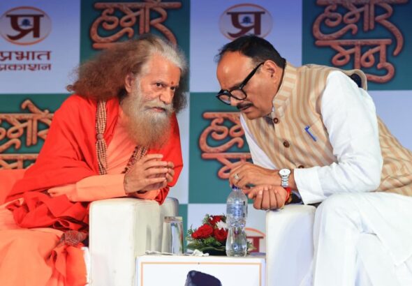 1793243860_वाराणसी-में-‘हमारे-मनु-समारोह-में-पद्मश्री-मनु-शर्मा-की.jpeg