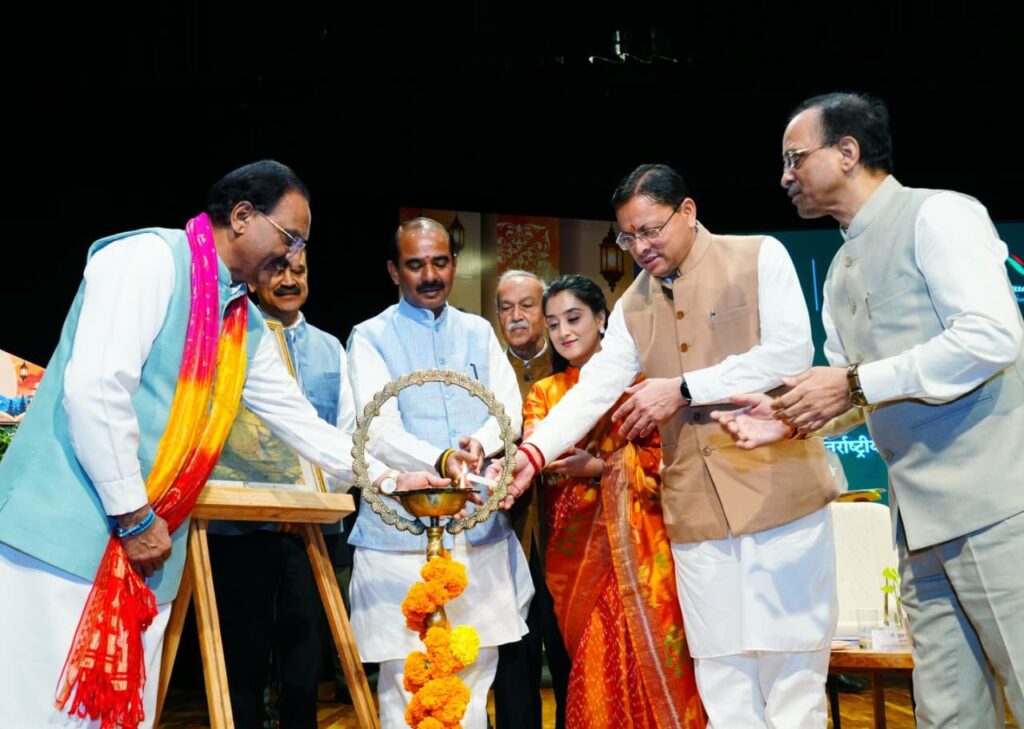 1793270053_मुख्यमंत्री-ने-अंतरराष्ट्रीय-महोत्सव-2026-के-समापन-समारोह-में-किया.jpeg