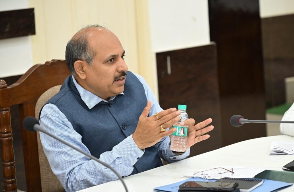 1793357291_विकसित-उत्तराखण्ड-विजन-2047-को-लेकर-मुख्य-विकास-अधिकारी-ने-ली.jpeg
