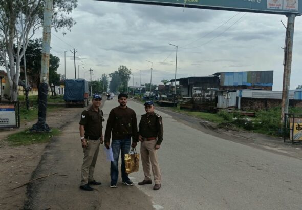 1793378134_जरायम-पेशेवर-को-हरिद्वार-पुलिस-ने-दिखाया-जिले-से-बाहर.jpg