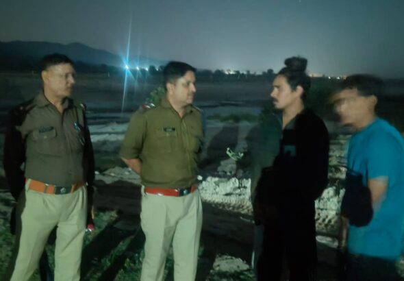 बढ़े-जलस्तर-में-तेज-बहाव-में-फंसकर-बोलेरो-चालक-सहित.jpeg