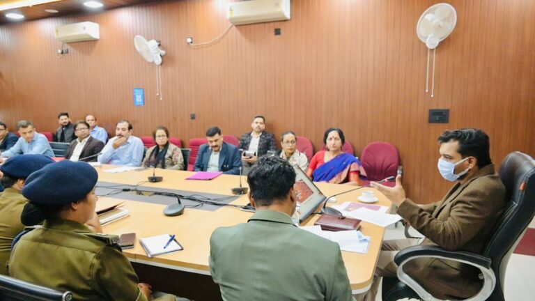 मसूरी-विन्टरलाईन-कार्निवाल-2026-को-भव्य-आयोजन-को-लेकर-जिला-प्रशासन.jpeg